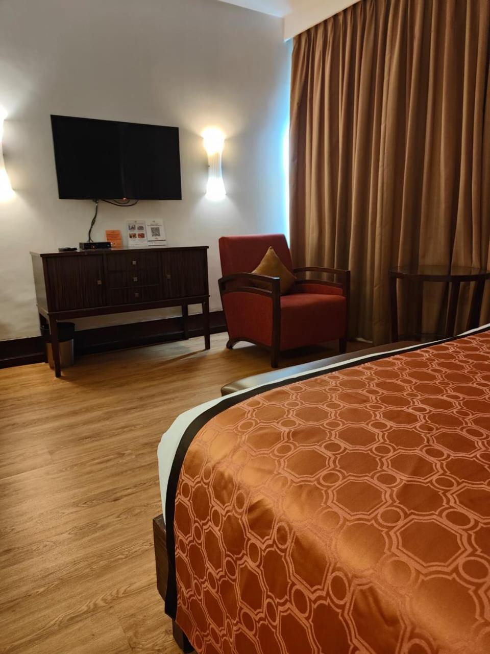 Pride Hotel, Chennai Ngoại thất bức ảnh